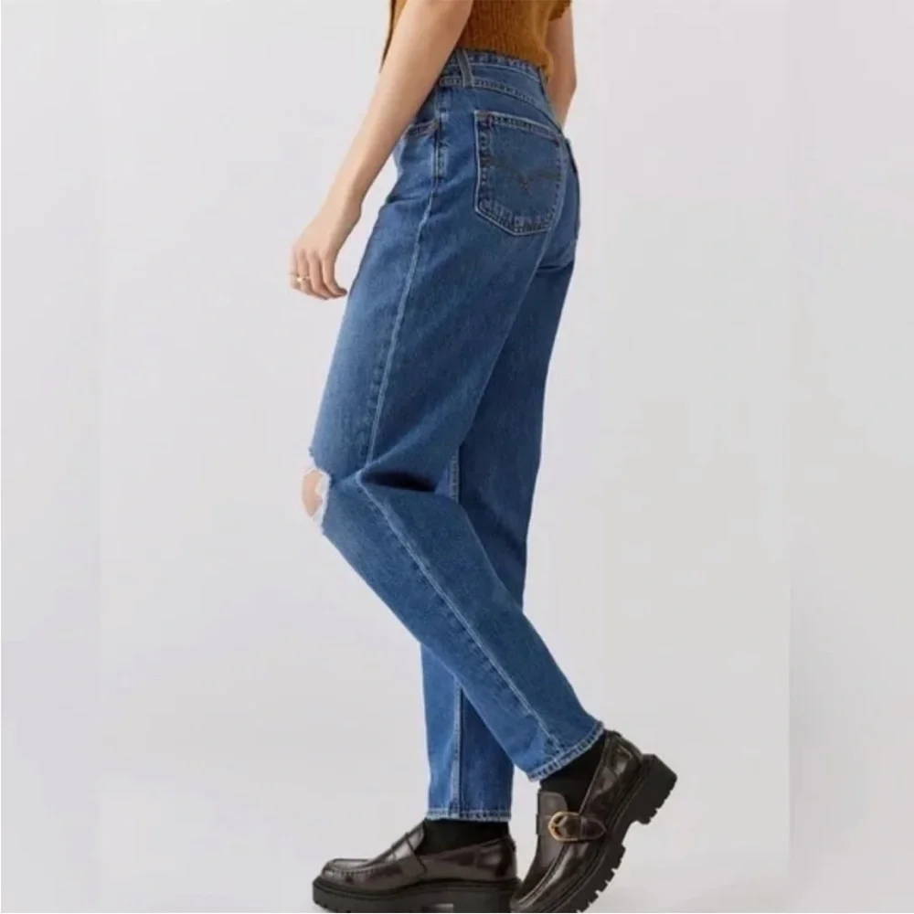 NWT Levi’s 80’s Ripped High Rise Mom Jeans in Boo Boo